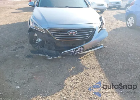 2015 Hyundai Sonata Sport/Limited z USA, uszkodzony, nr VIN 5NPE34AF4FH209728